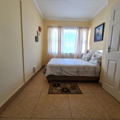 2 bedroom 4 sleeper apartments with patio